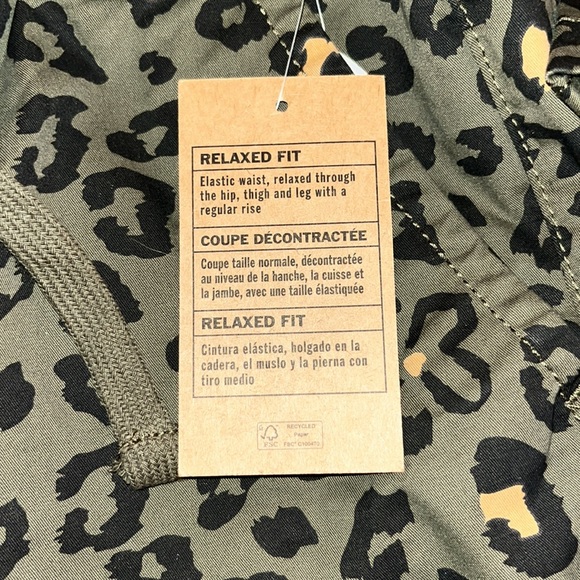Vans Army Green Cheetah Print Pants Size Small Relaxed Fit - Picture 3 of 3